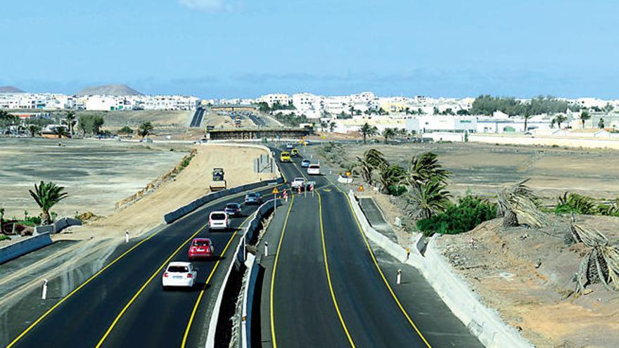 Obras de la circunvalación de Arrecife paradas a la altura de La Mareta en junio.