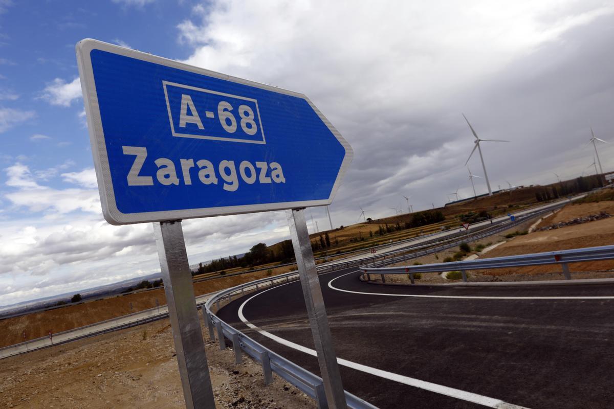 Ramal de acceso a la A-68 a la altura de Mallén.