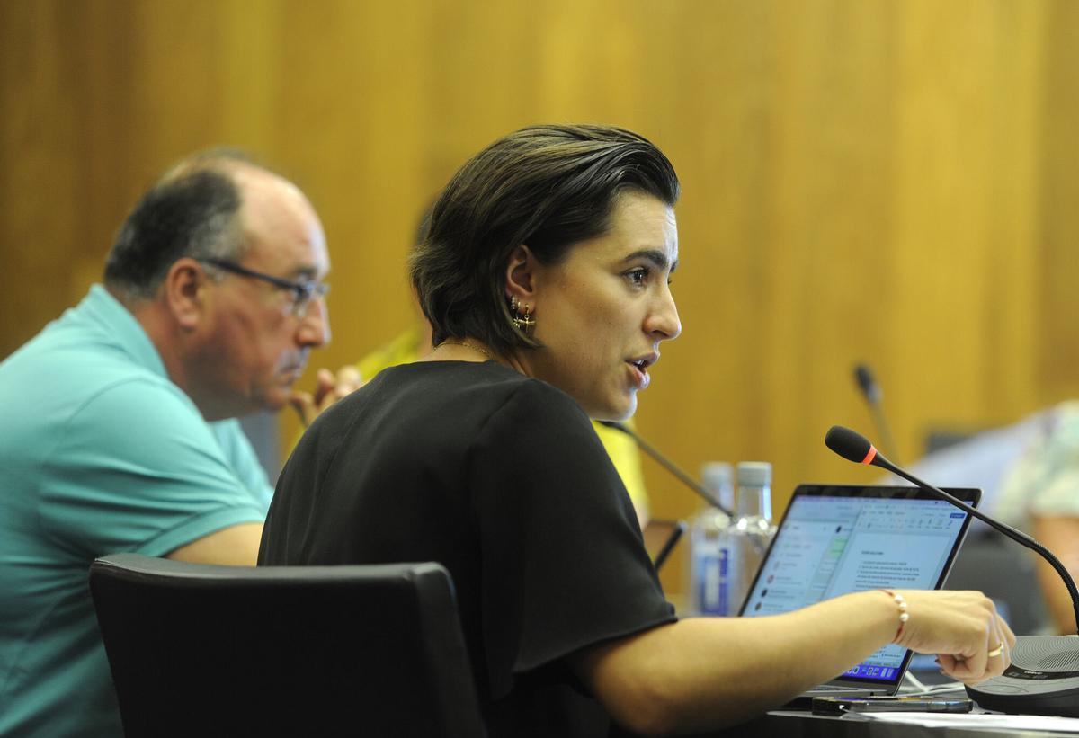 Los ediles socialistas Alba Forno y Mario López, en un pleno municipal.