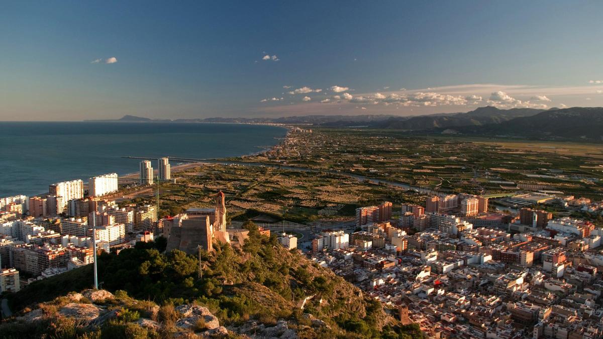 Litoral sur de Cullera (la Ribera Baixa) con dos de los planes urbanísticos previstos en el litoral.