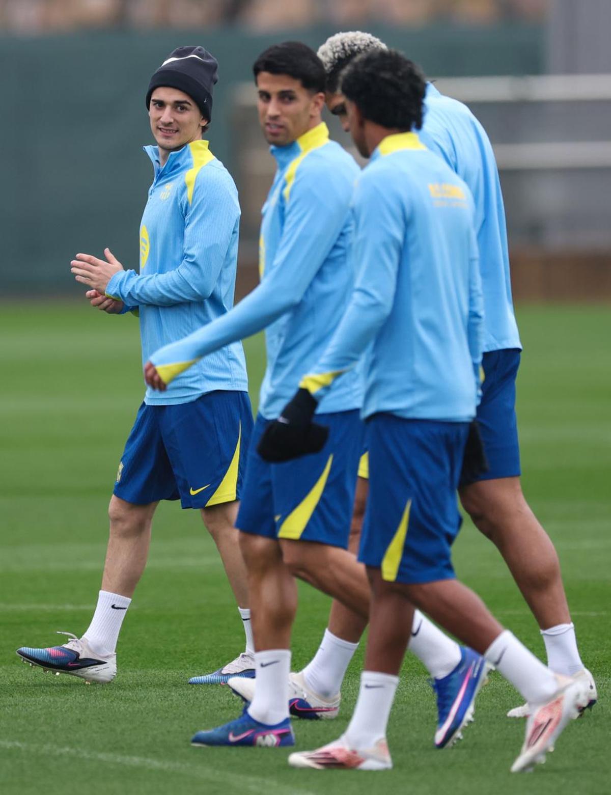 Gavi, sonriente en la previa del Barça Sevilla