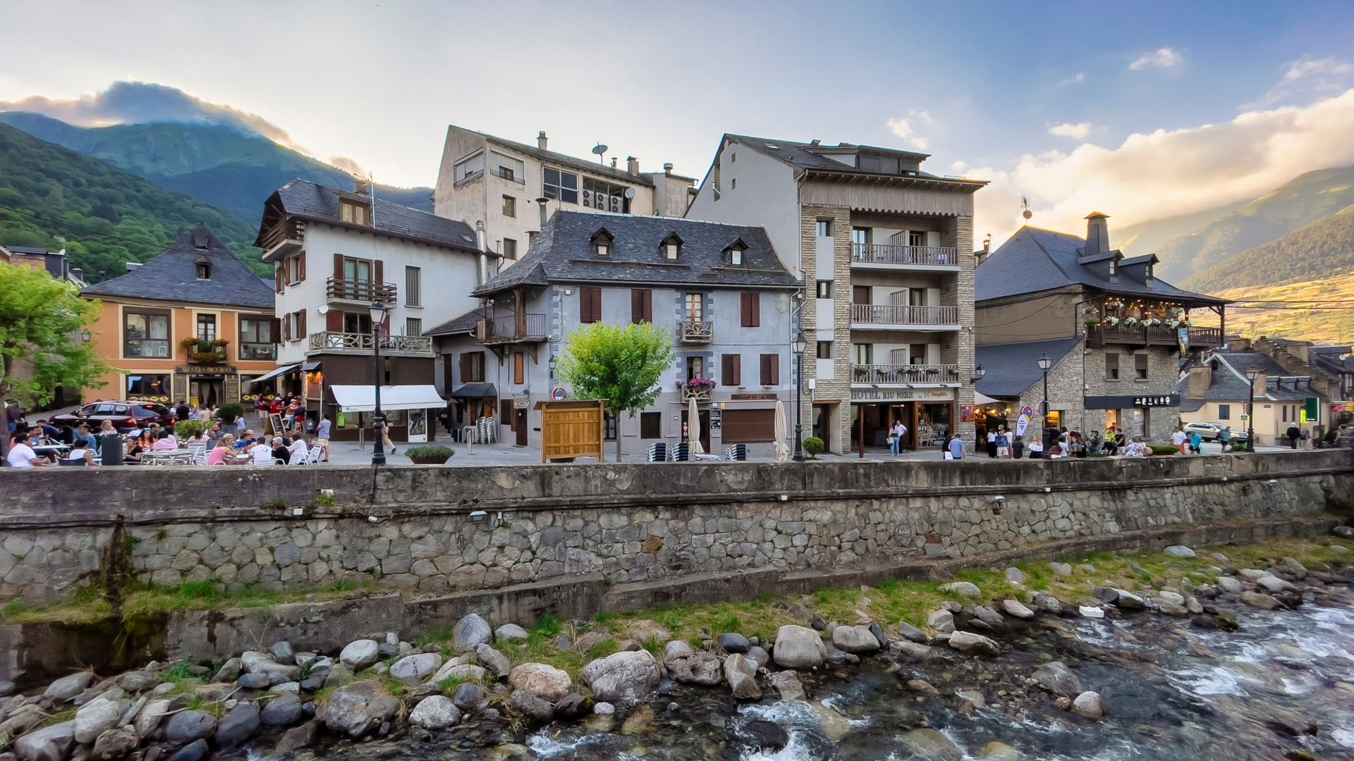 Vielha es un pueblo que parece sacado de unas postal: Pirineos en estado puro.