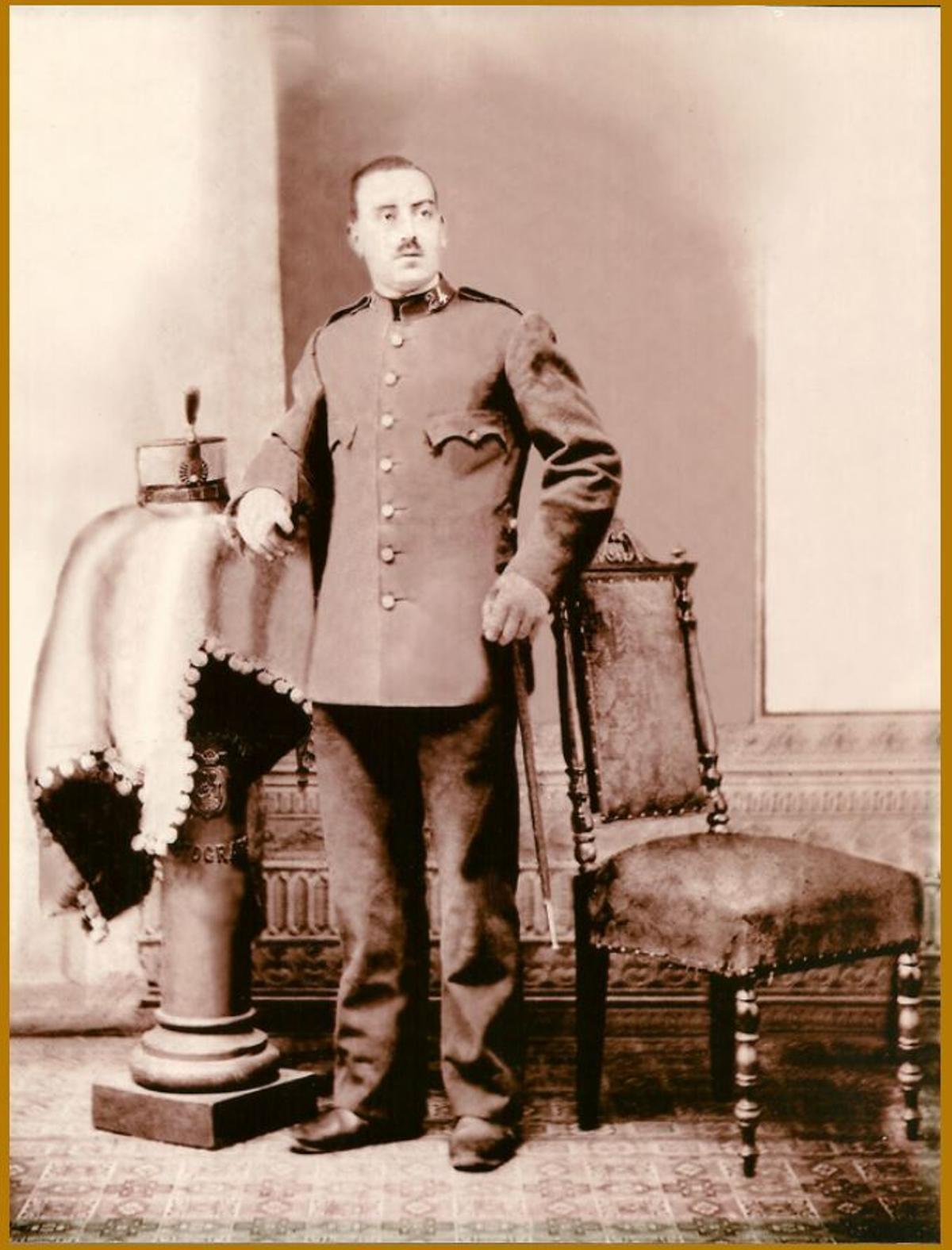 El cabanenc Enric Miró Serra, vestit de soldat.