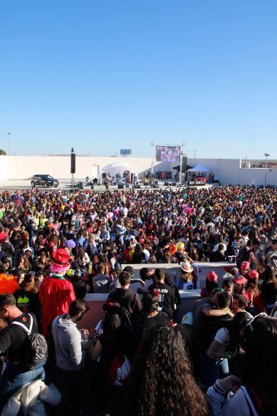 Miles de jóvenes en la fiesta del año