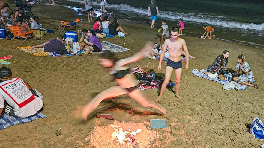 Noche de San Juan 2023 en la Playa del Cura de Torrevieja