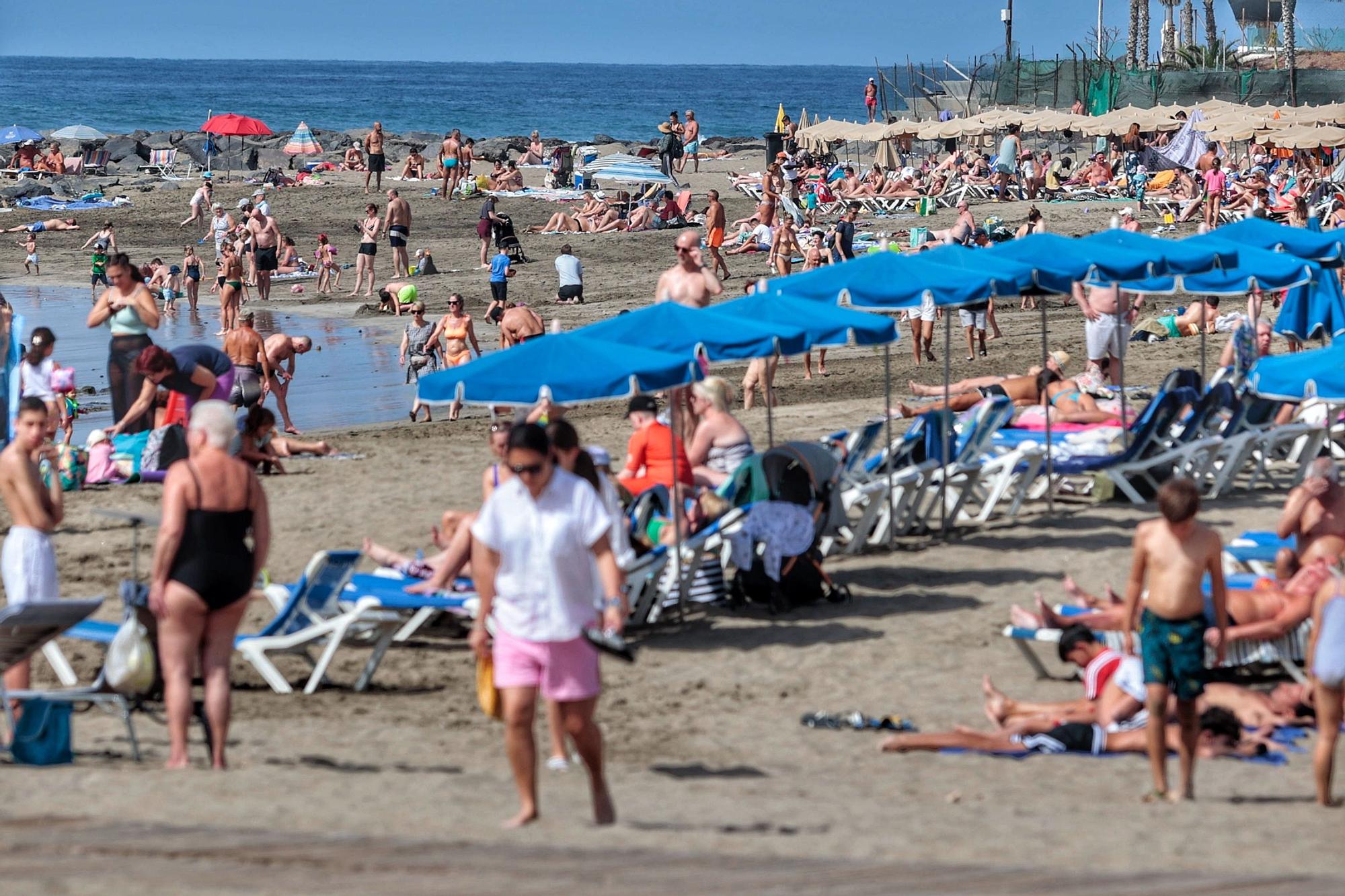 Playas llenas en el Sur de Tenerife durante la Semana Santa