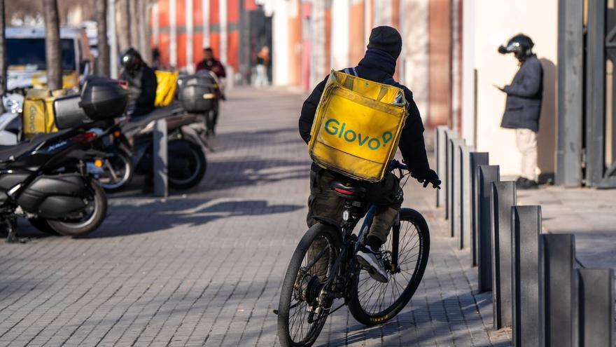 La Comisión impone una multa de 329 millones de euros a Glovo y Delivery Hero por crear un cartel