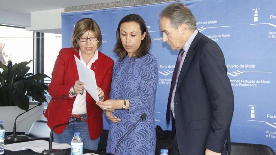 Rosa Quintana, María Ramallo y José Benito Suárez Costa en la inauguración de la jornada. // Santos Álvarez