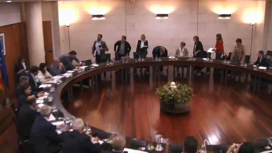 VÍDEO | El PSOE abandona el pleno de la DPH tras un choque con Claver por la muerte de Maricarmen