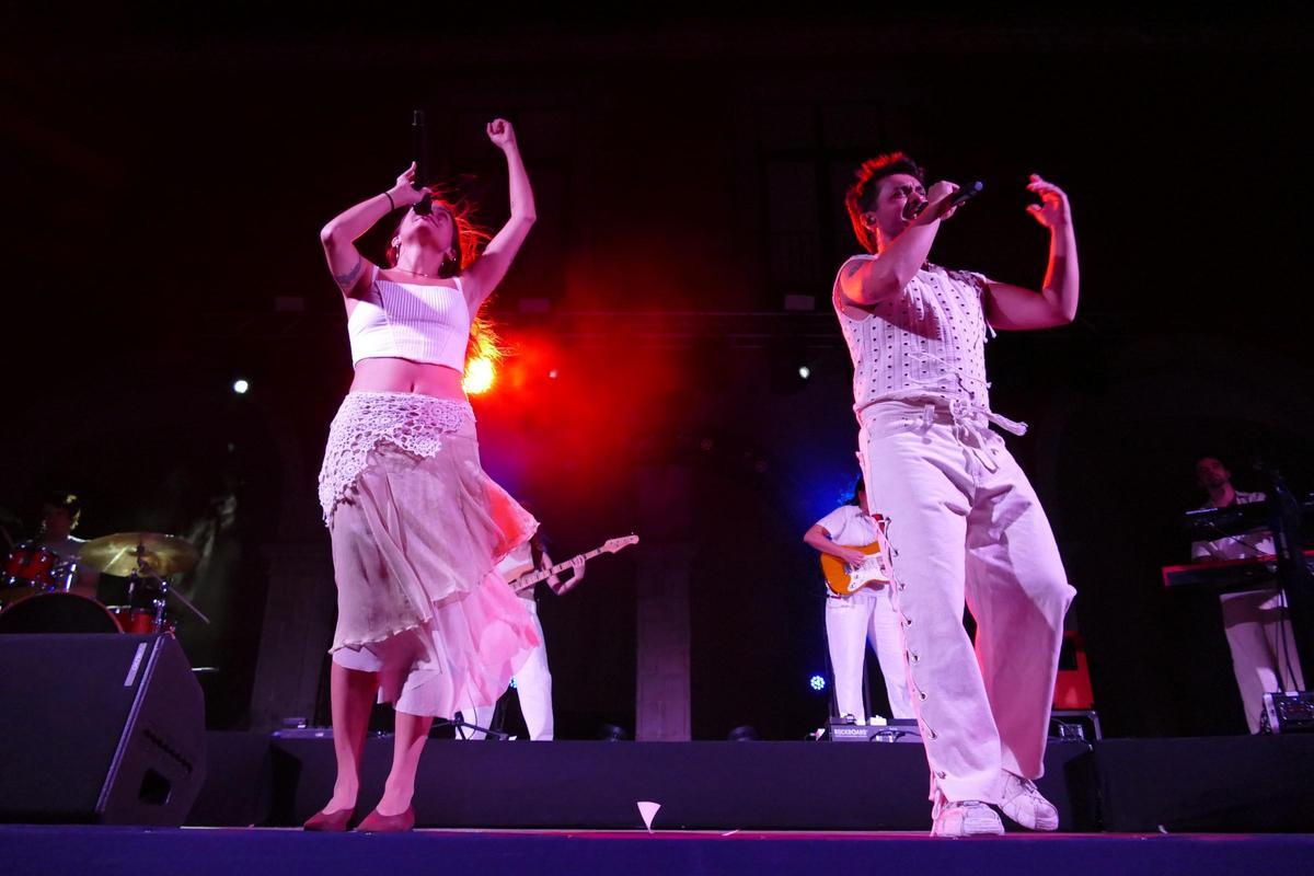 EN IMATGES | La música de Ginestà i Wilma's ressona al pati del Palau dels Comtes en el marc del Festival Istiu