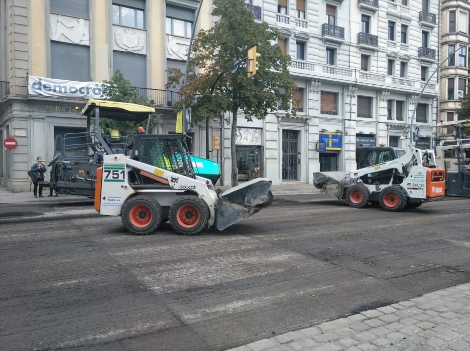 Girona comença a reasfaltar el tram de Jaume I malmès durant els disturbis