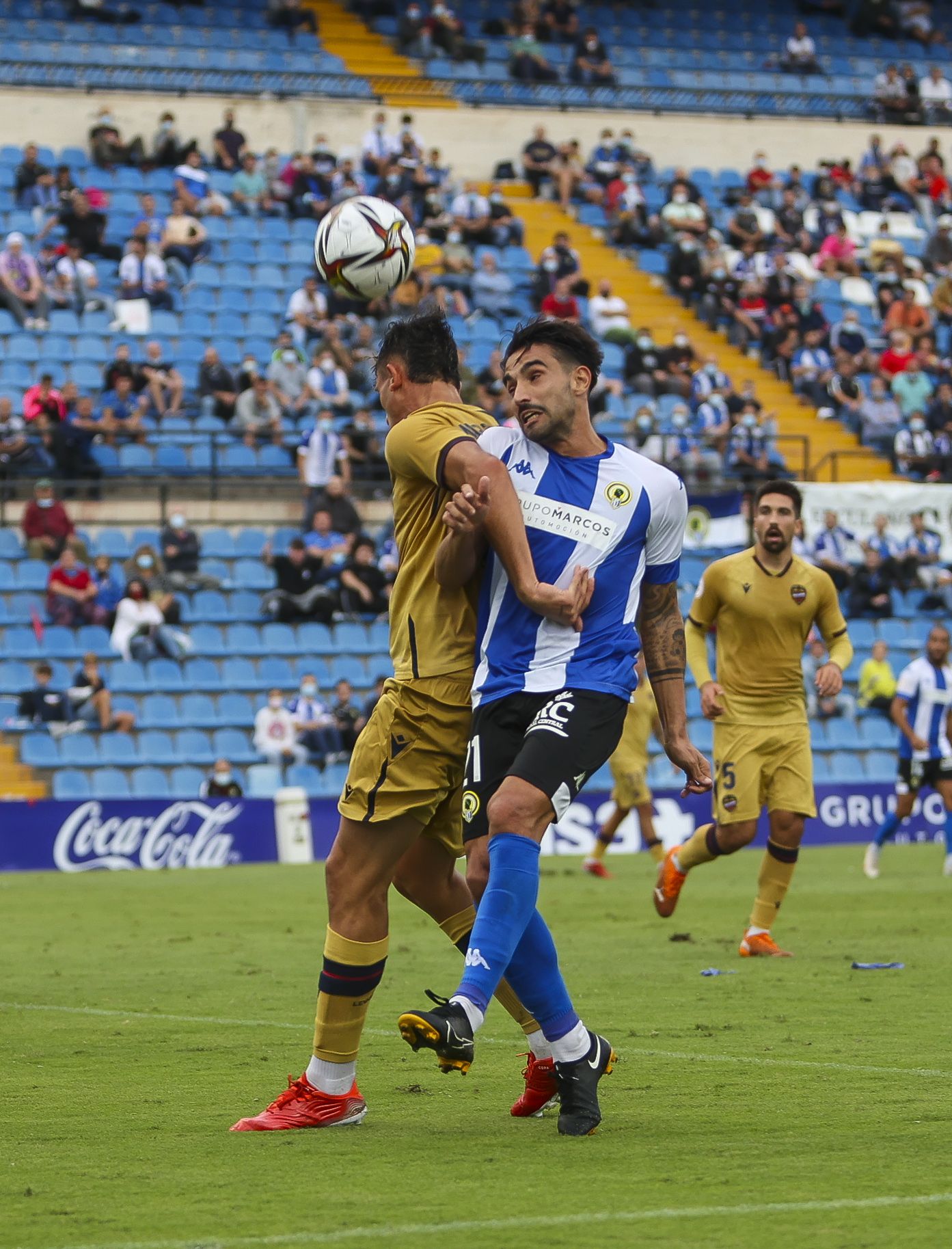 El Rico Pérez se harta del equipo: así se vivió en el estadio el Hércules - Atlético Levante