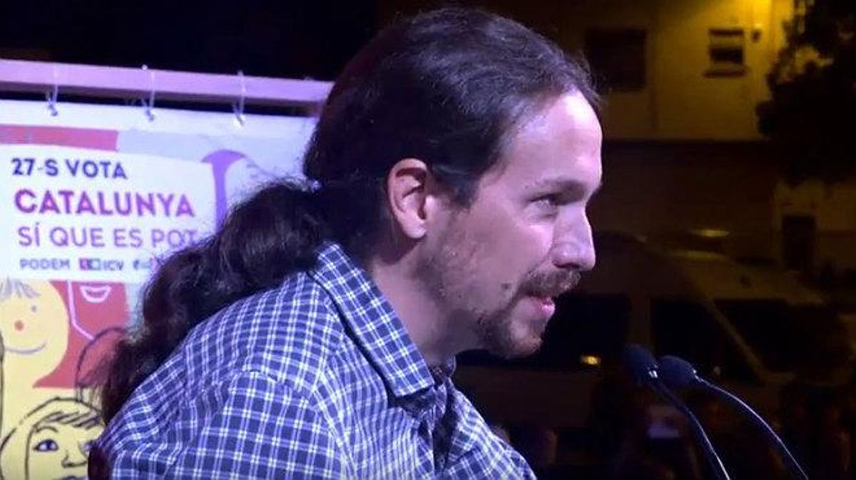 El líder de Podem, Pablo Iglesias, va respondre a Artur Mas, en indi, en un míting aquest dilluns a Nou Barris.