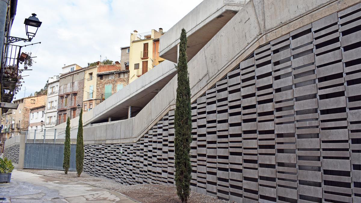 Exterior del nou centre cívic, a la confluència dels carrers Sant Jaume i Sant Sebastià