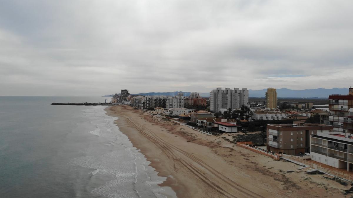 Limpieza de las playas de la costa Sur de València