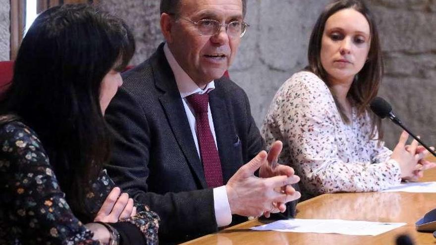 Presentación del CIM reorganizado, ayer, en el salón de plenos. // D.P.