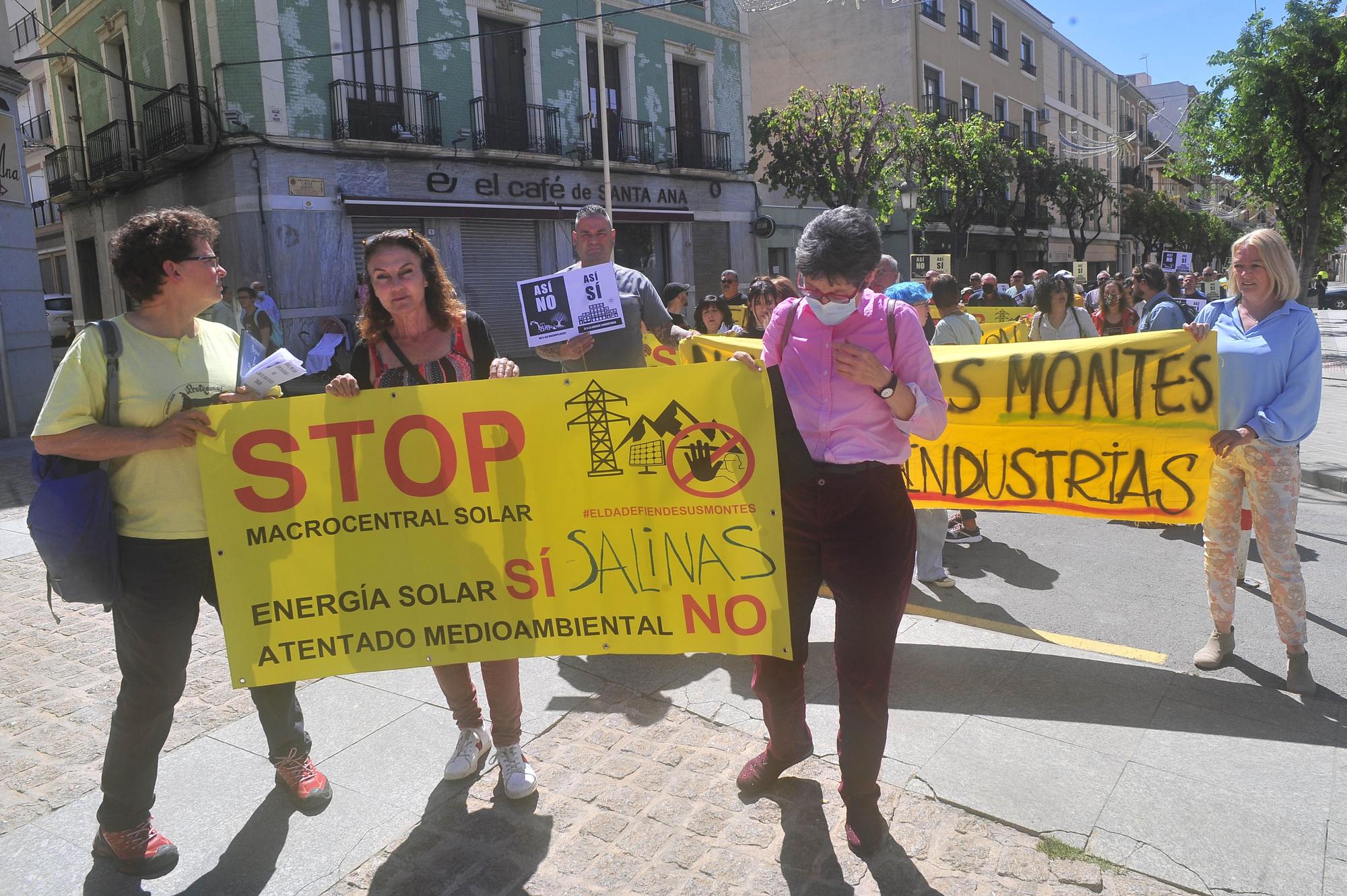 Manifestación contra las plantas solares en Elda