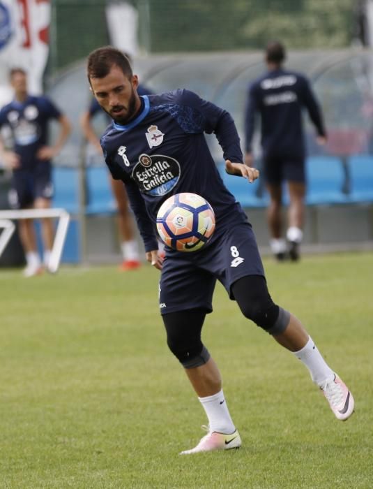 Fernando Navarro completa otro entrenamiento con el grupo y podría estar disponible para el partido del jueves ante el Leganés.