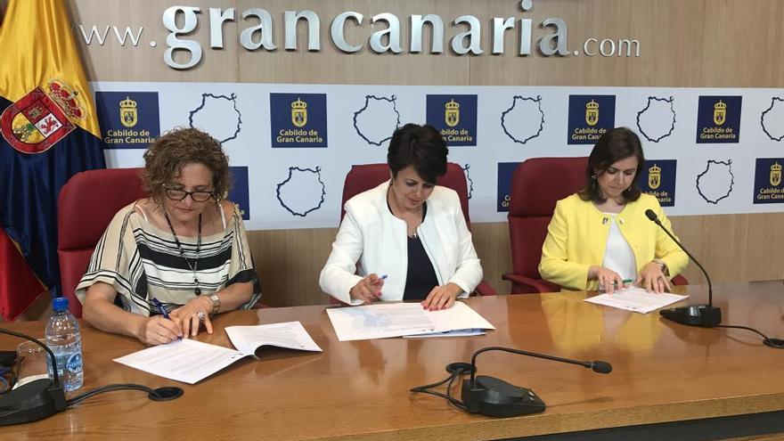 Minerva Alonso y Marta Hernández rubrican el acuerdo