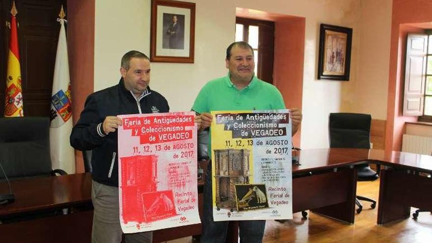 Manolo Piñeiro y César Álvarez, ayer, durante la presentación.