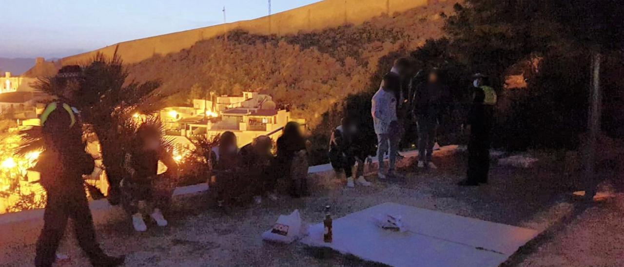 Botellón desmantelado en el Castillo de Santa Bárbara, Alicante