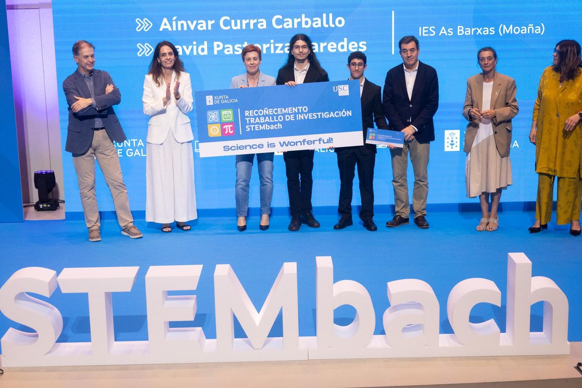 Alumnos de STEMbach del IES As Barxas galardonados.