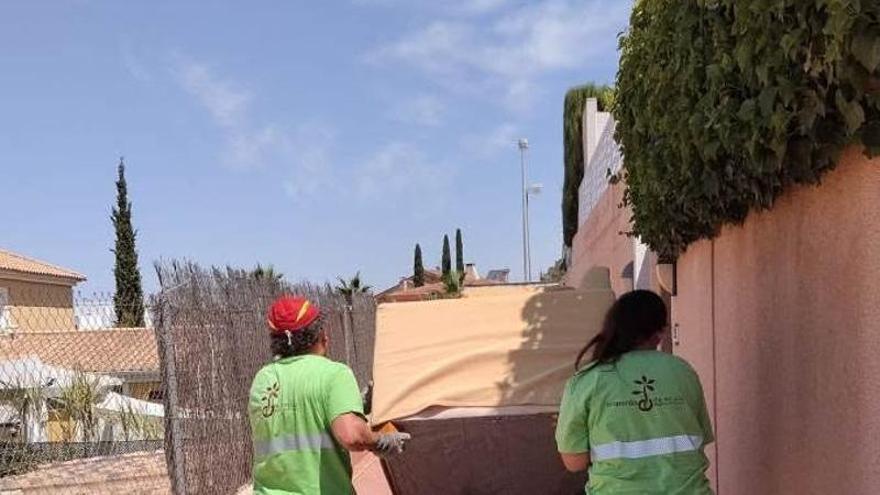 Traperos de Emaús critica que el contrato de recogida de papel y cartón en Molina de Segura no se les dé a ellos: "Pone en riesgo nuestros empleos de inserción"