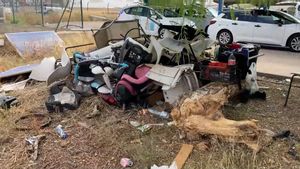 El abandono de la parada de taxis del aeropuerto de Valencia: Cualquier persona que venga se echaría las manos a la cabeza