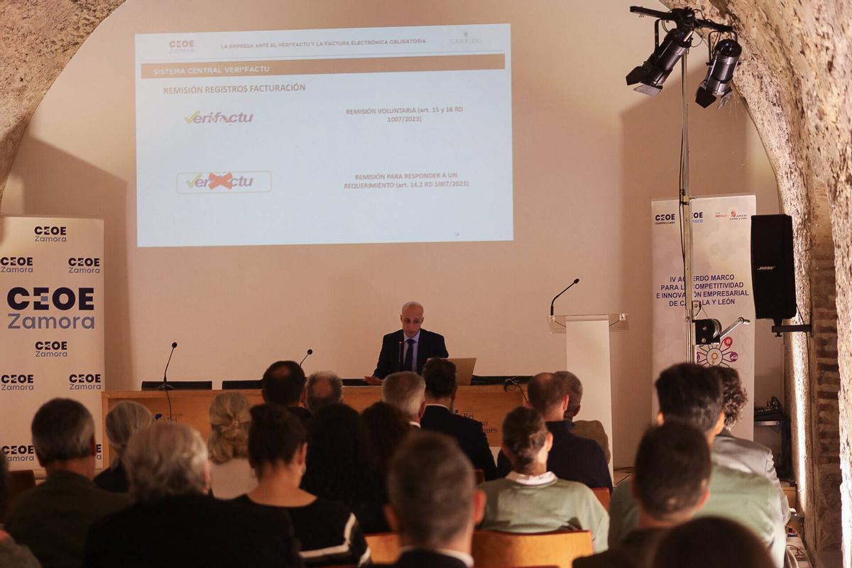 Una jornada empresarial en Zamora sobre la facturación electrónica obligada.