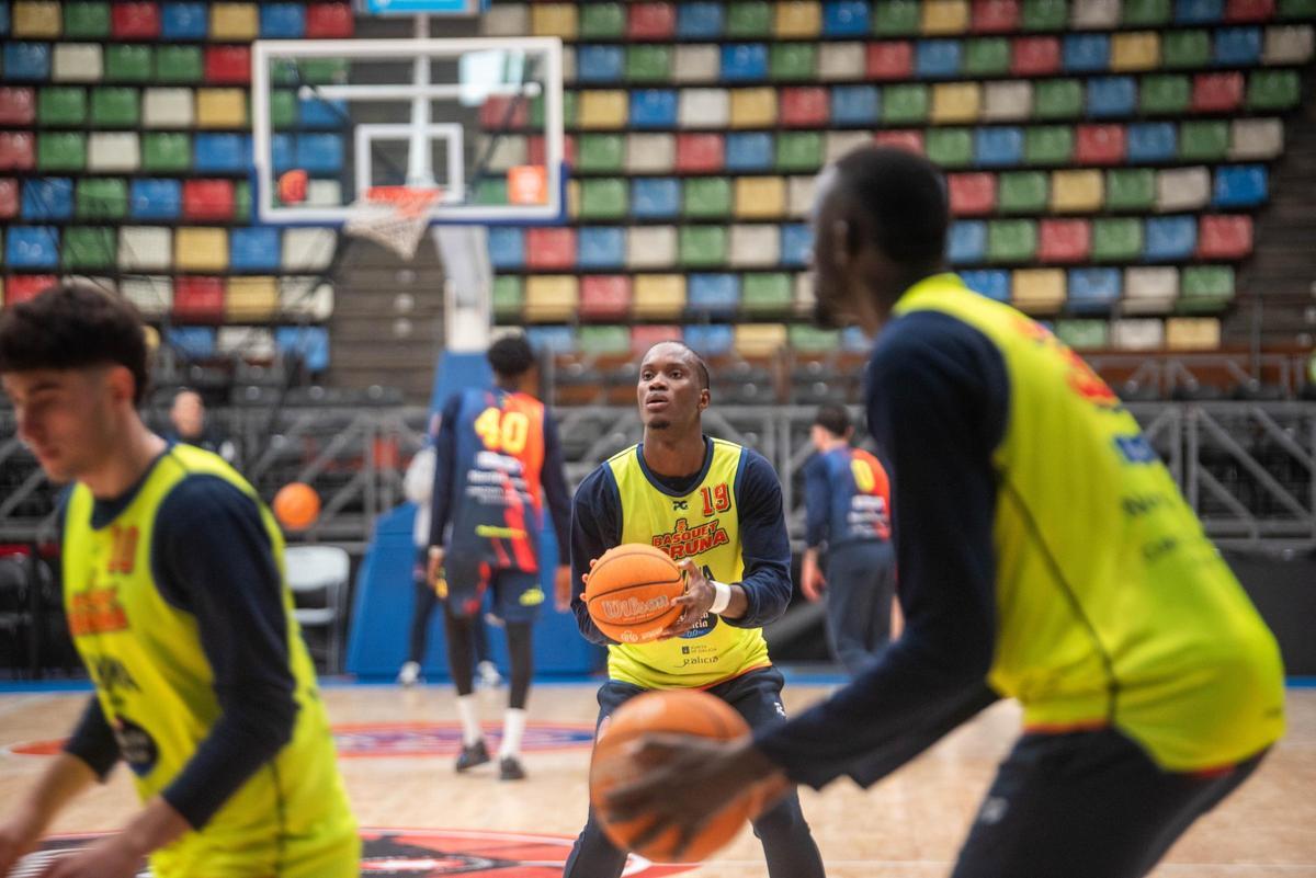 Entrenamiento de puertas abiertas del Leyma en el Coliseum