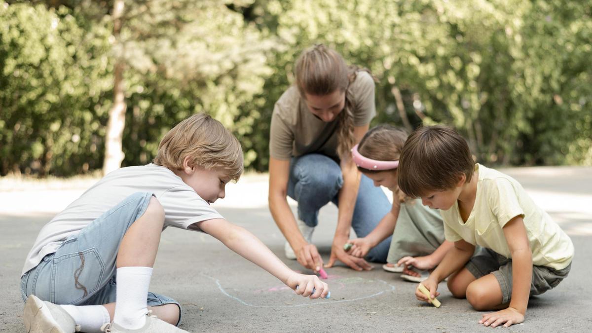 Niños en una actividad al aire libre