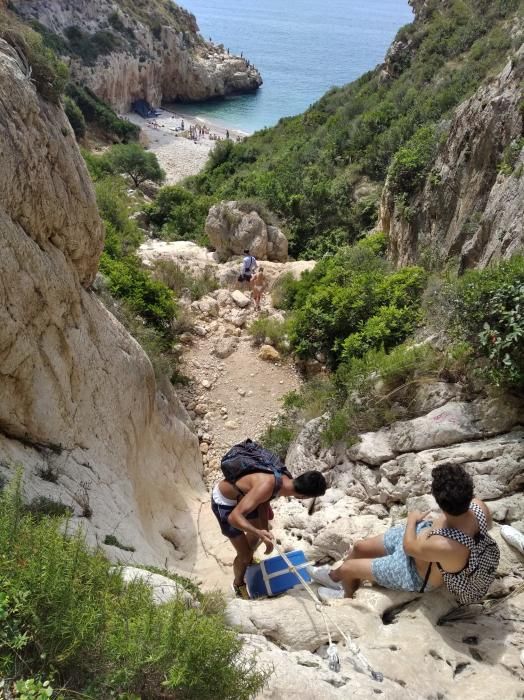 Mil peripecias para llegar a las calas de la Marin