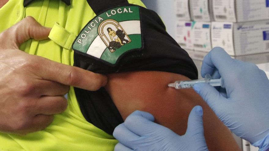 La Policía Local comienza su vacunación