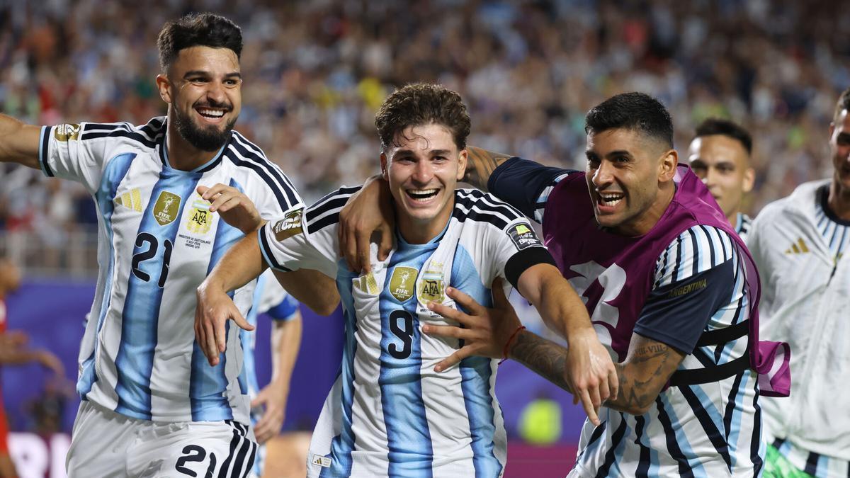 La Valencia argentina sale a la calle para celebrar el pase a cuartos del Mundial