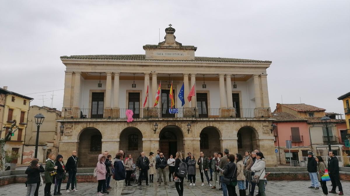 Participantes en una de las visitas guiadas por Toro organizadas por la Diputación