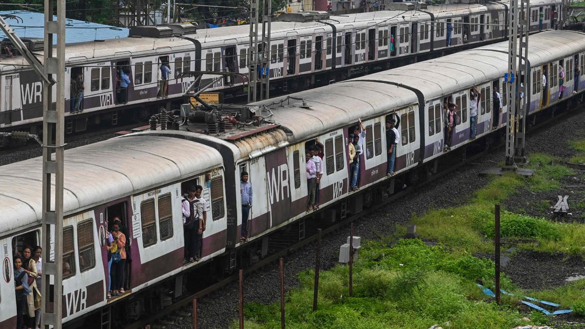 Hora punta en la estación de tren en Bombay