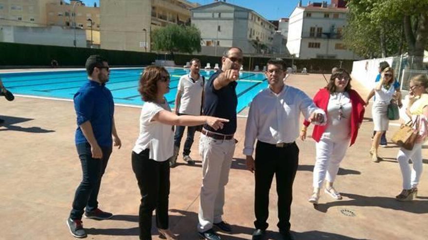 El presidente de la diputación visita la piscina de Alcàsser