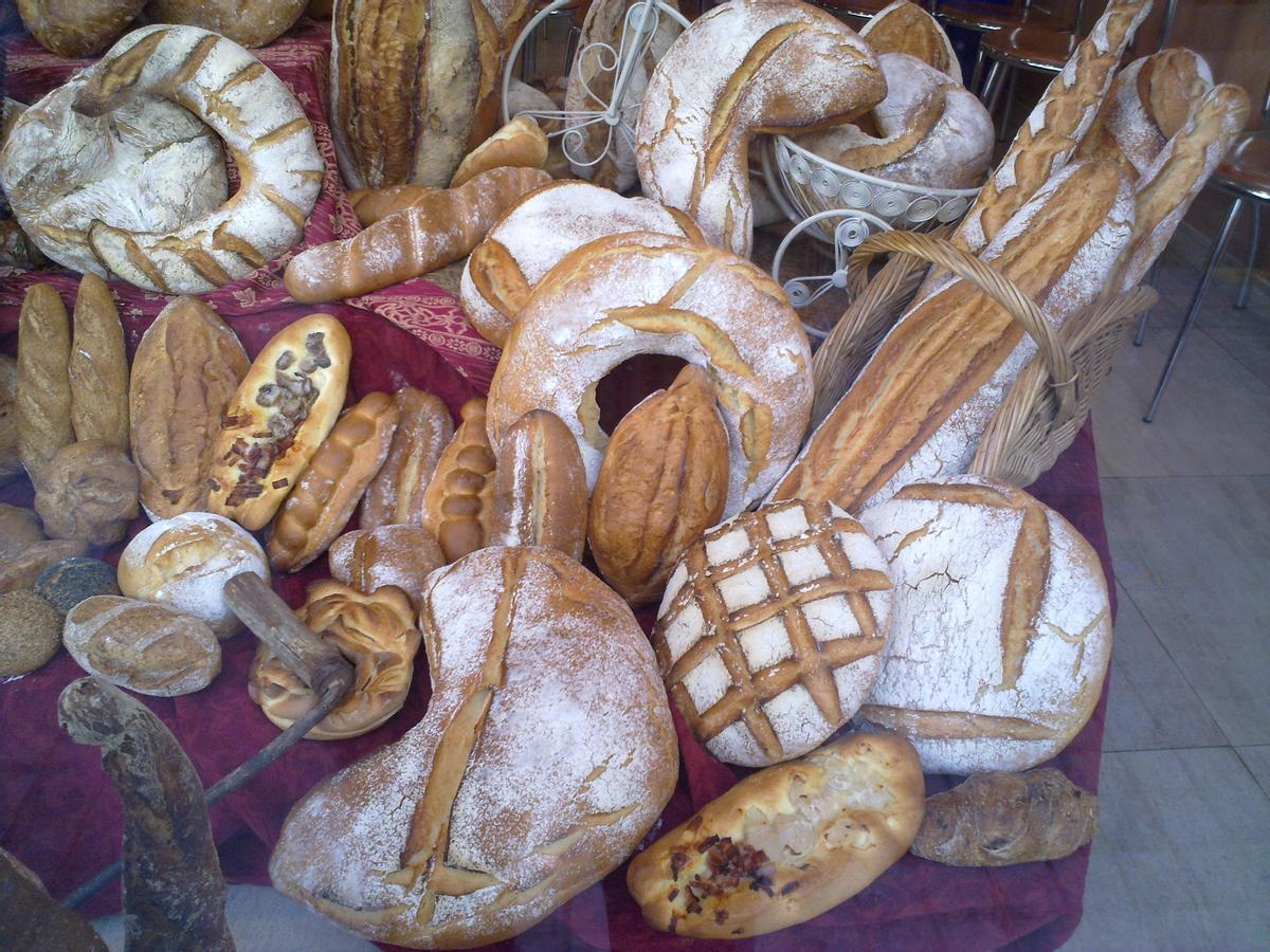 Existen decenas de variedades de pan artesanal elaborados en obradores con recetas que pasan de generación a generación.