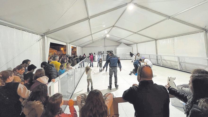La Laguna estrena pista de patinaje sobre hielo