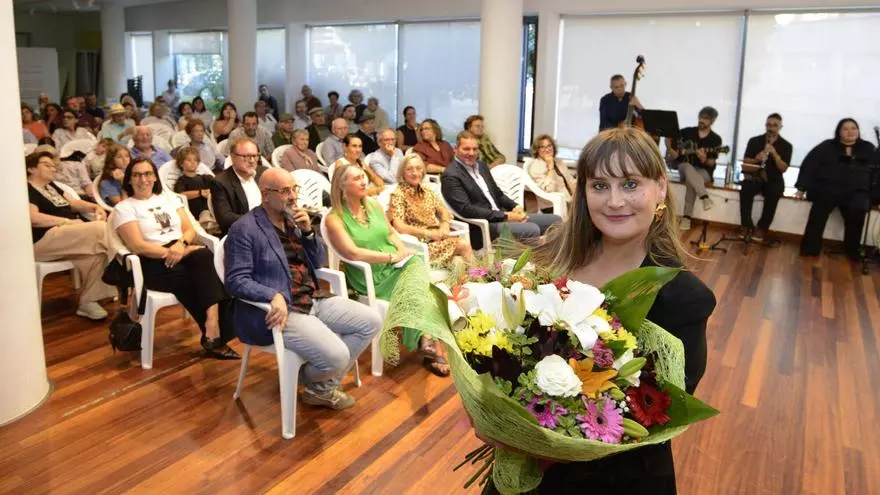 Laura Vázquez recibe o premio Simbad coa obra ‘A outra casa’: estas foron as súas palabras