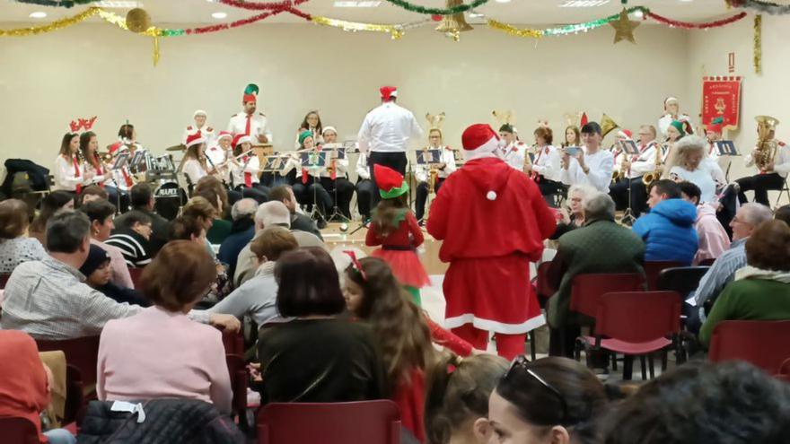 La banda de música despliega su talento en el concierto navideño