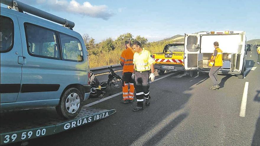 Muere un motorista en Eivissa al chocar contra una furgoneta