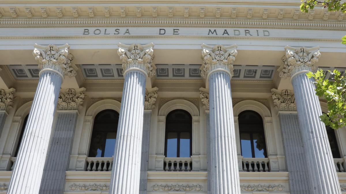 Fachada del Palacio de la Bolsa de Madrid.