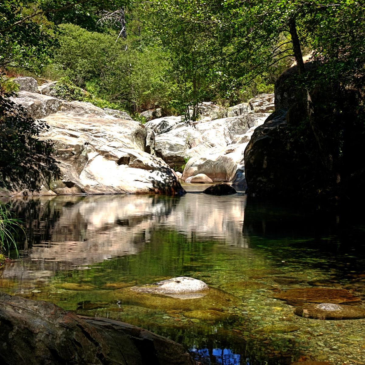Un territorio salpicado de gargantas y pozas naturales.