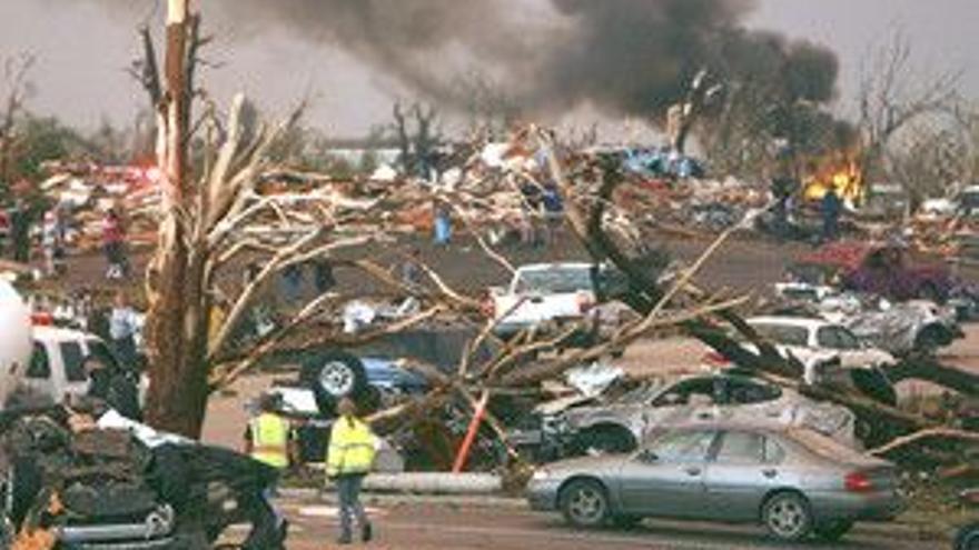 Un devastador tornado destroza la ciudad de Joplin, en Misuri, y causa al menos 30 muertos