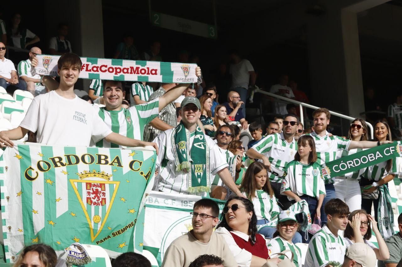 Córdoba CF-Ponferradina | Las imágenes de la afición blanquiverde en el play off de ascenso