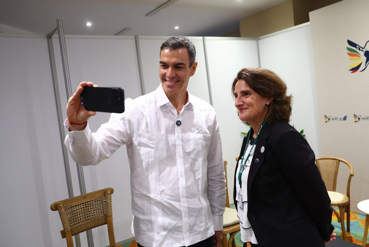 El presidente del Gobierno, Pedro Sánchez, y la vicepresidenta de la Comisión Europea, Teresa Ribera, participan en la CELAC-UE, en Santa Marta (Colombia)