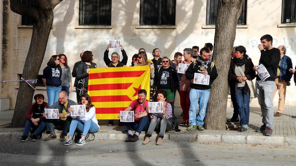 Concentración frente a la fiscalía de Tarragona.