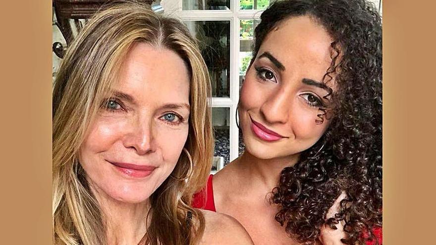 Michelle Pfeiffer, junto a su hija mayor, Claudia Rose.