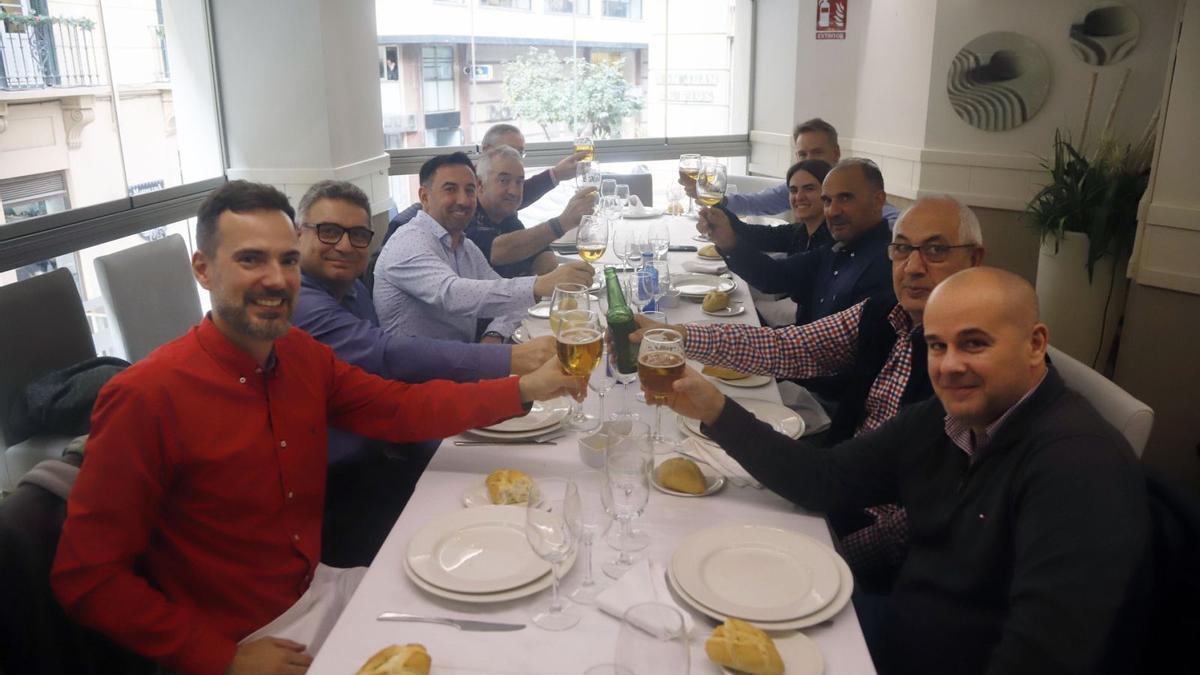 Los restaurantes malagueños acogieron ayer innumerables comidas de empresa. En la foto, celebración en Los Mellizos.